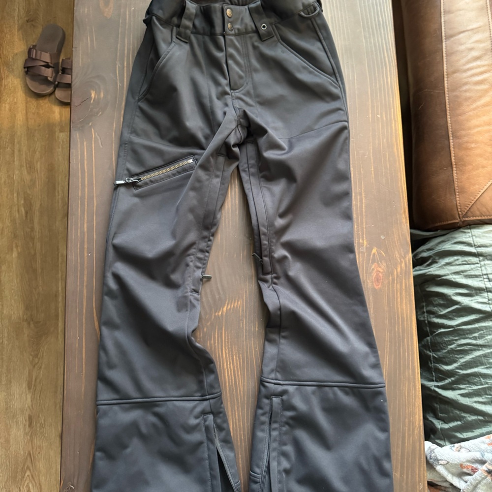 Neff Women’s Flare Leg Snowboard Pants Size small